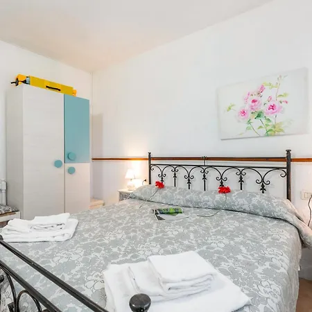 La Casina Del Pescatore On The - Happy Appartement Marina di Pietrasanta